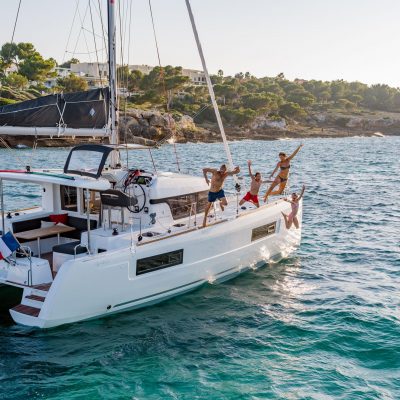 2019 Lagoon 40 Catamaran Exterior